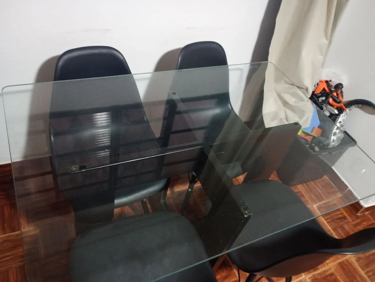 Mesa de vidro com 4 cadeiras  - Foto 3