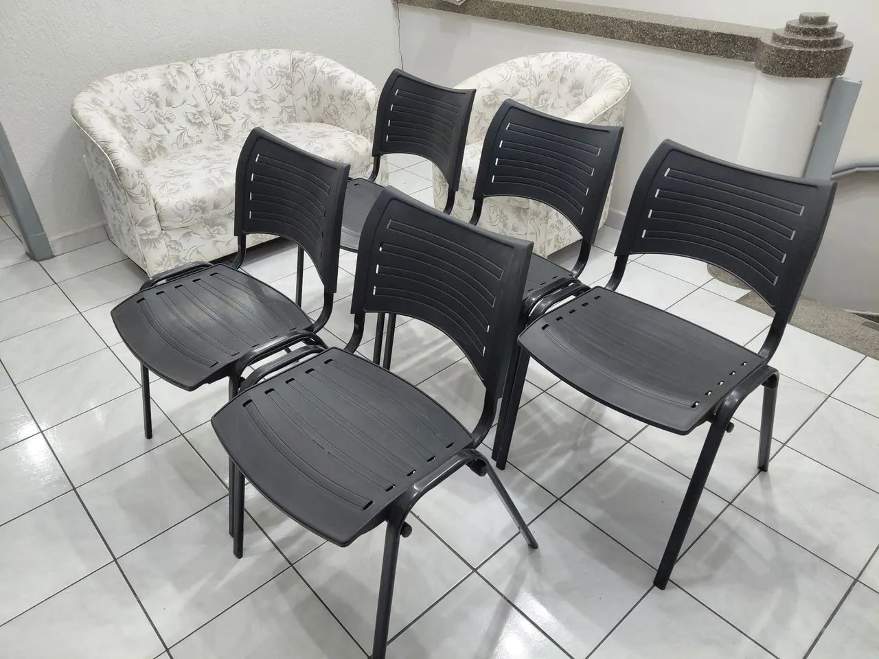 Cadeira Fixa de Escritório e Recepção Preta - Foto 2