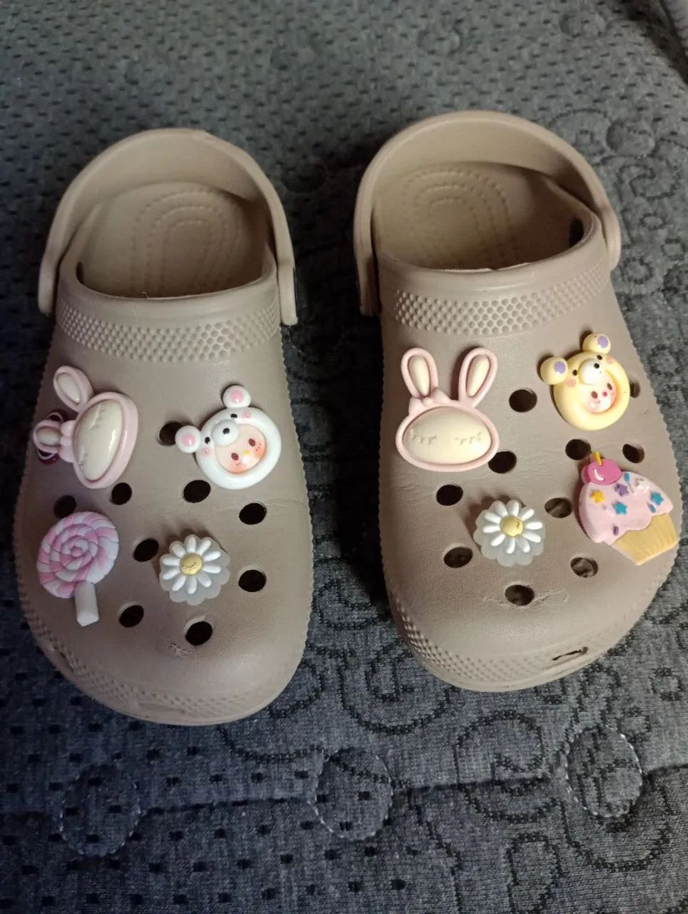 Crocs com botons