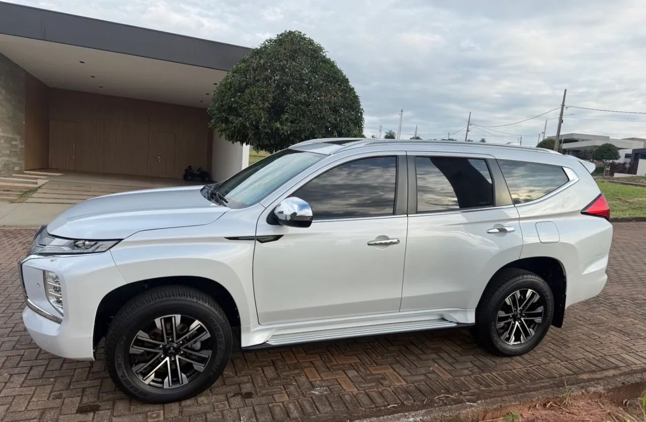 Mitsubishi Pajero 2024
