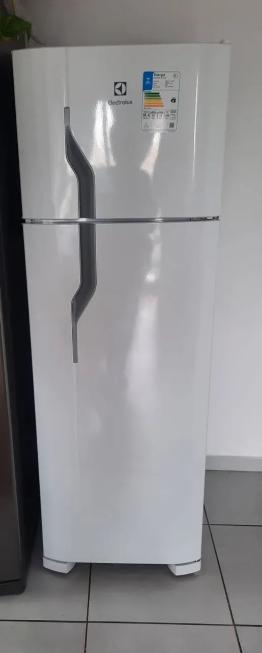 Geladeira Electrolux Cycle Defrost 260l 