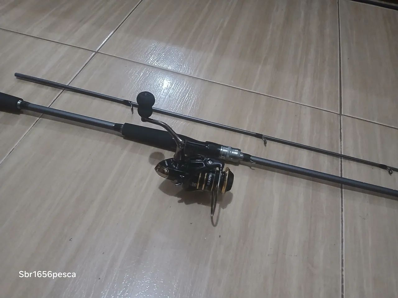 Vara de pesca com molinete - Foto 3