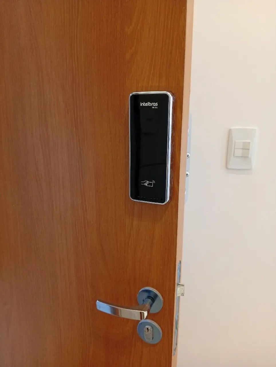 FAÇO INSTALAÇÃO DE FECHADURA ELETRÔNICA 