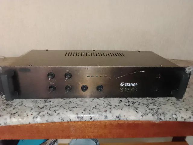 Amplificador Staner 100M funcionando perfeitamente