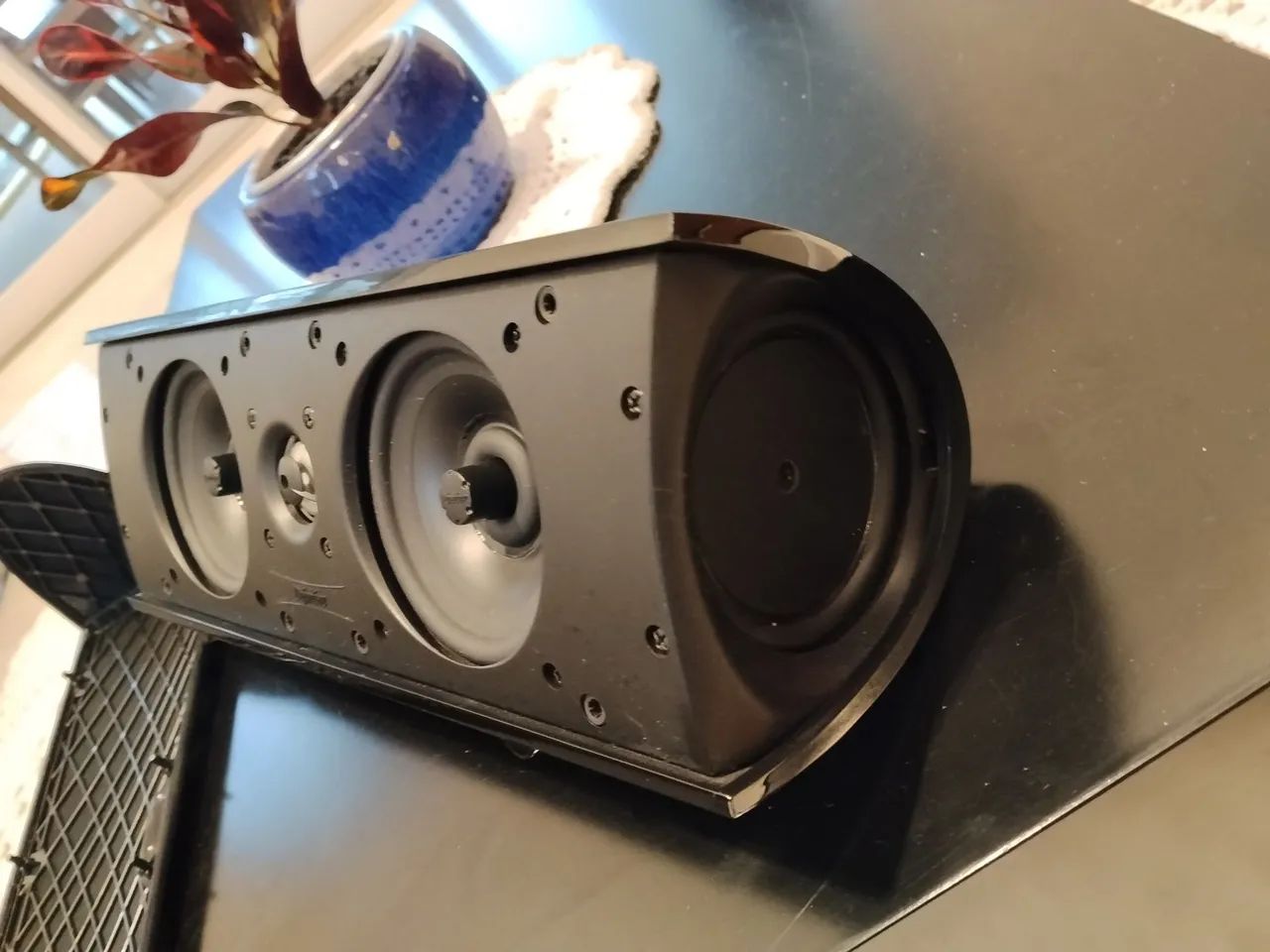 Vendo caixa central definitive pro cinema 1000 em ótimo estado 