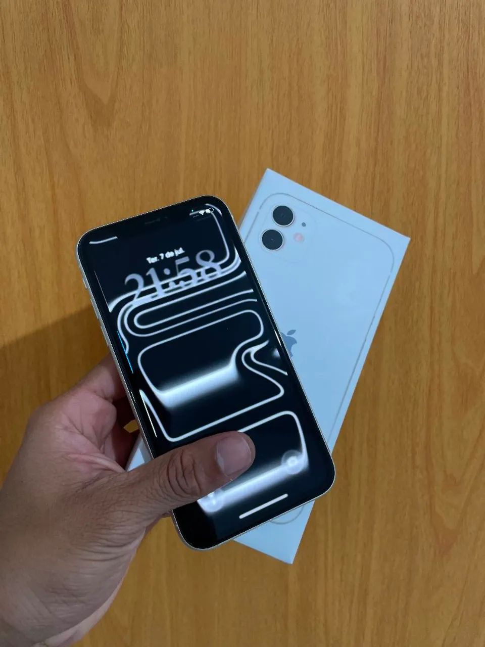 IPHONE 11 64GB  bateria 81 %Tudo funcionando perfeitamente  - Foto 2