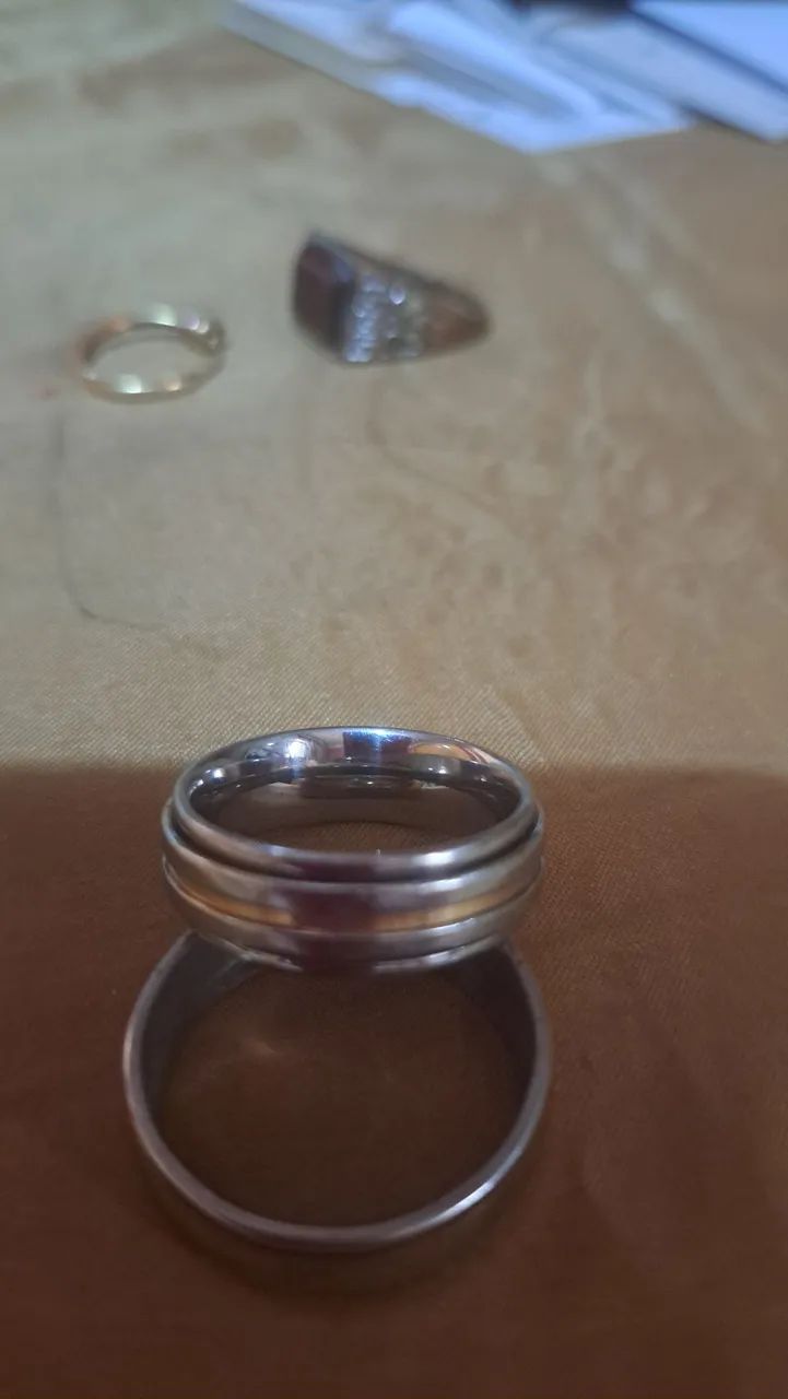 Alianças em aço e banhado a ouro - Foto 2