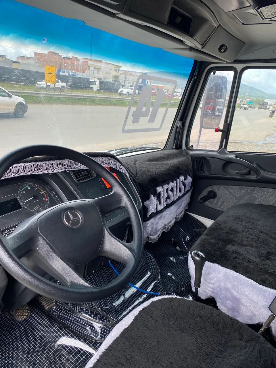 M/Benz 1319 Ano 2014 - Foto 4