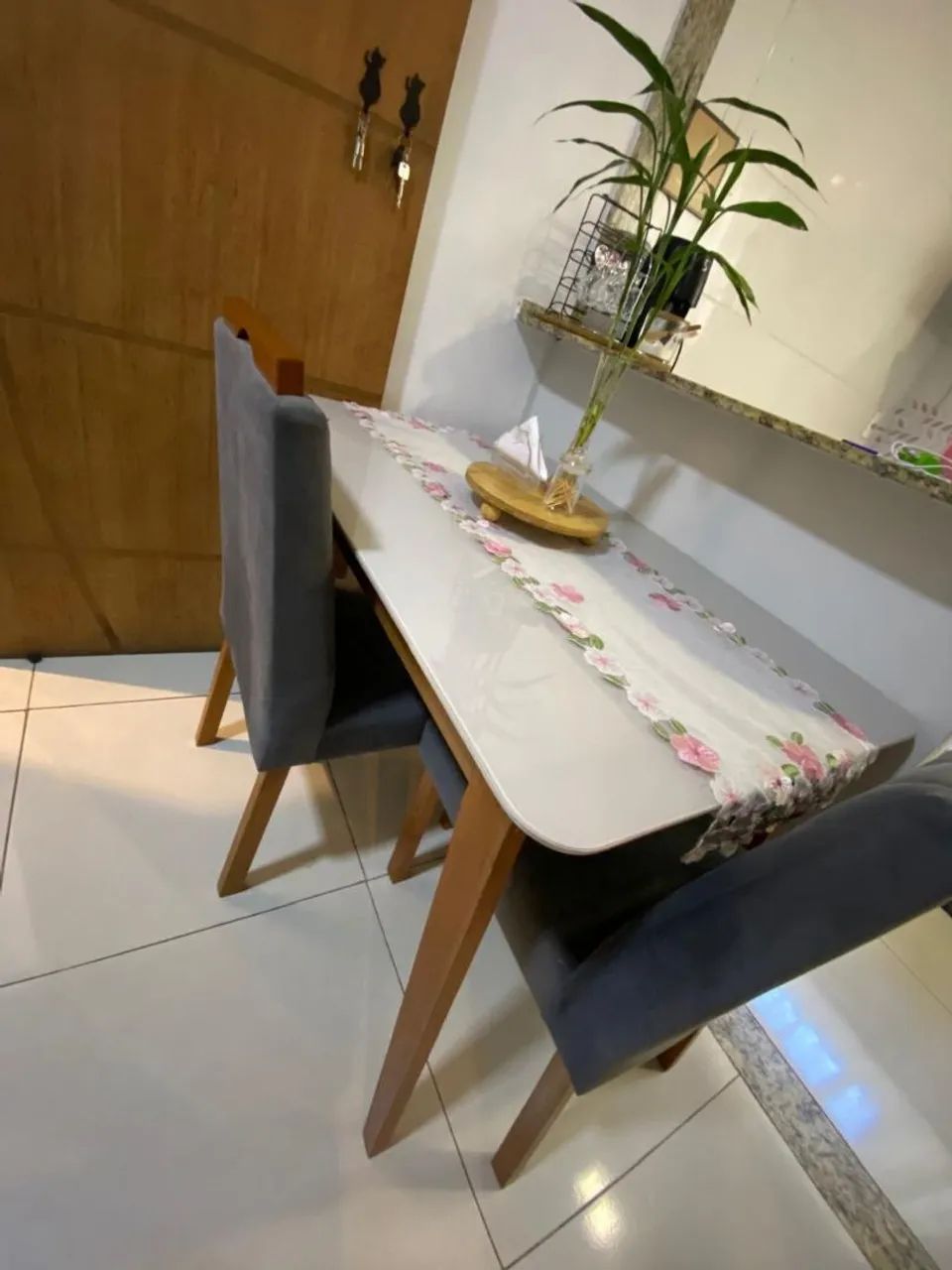 Mesa de jantar com quatro cadeiras  - Foto 2