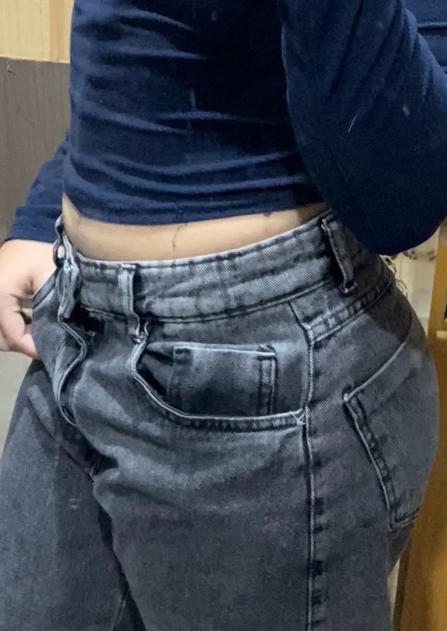 vendo calça jeans, de boa qualidade e semi nova 