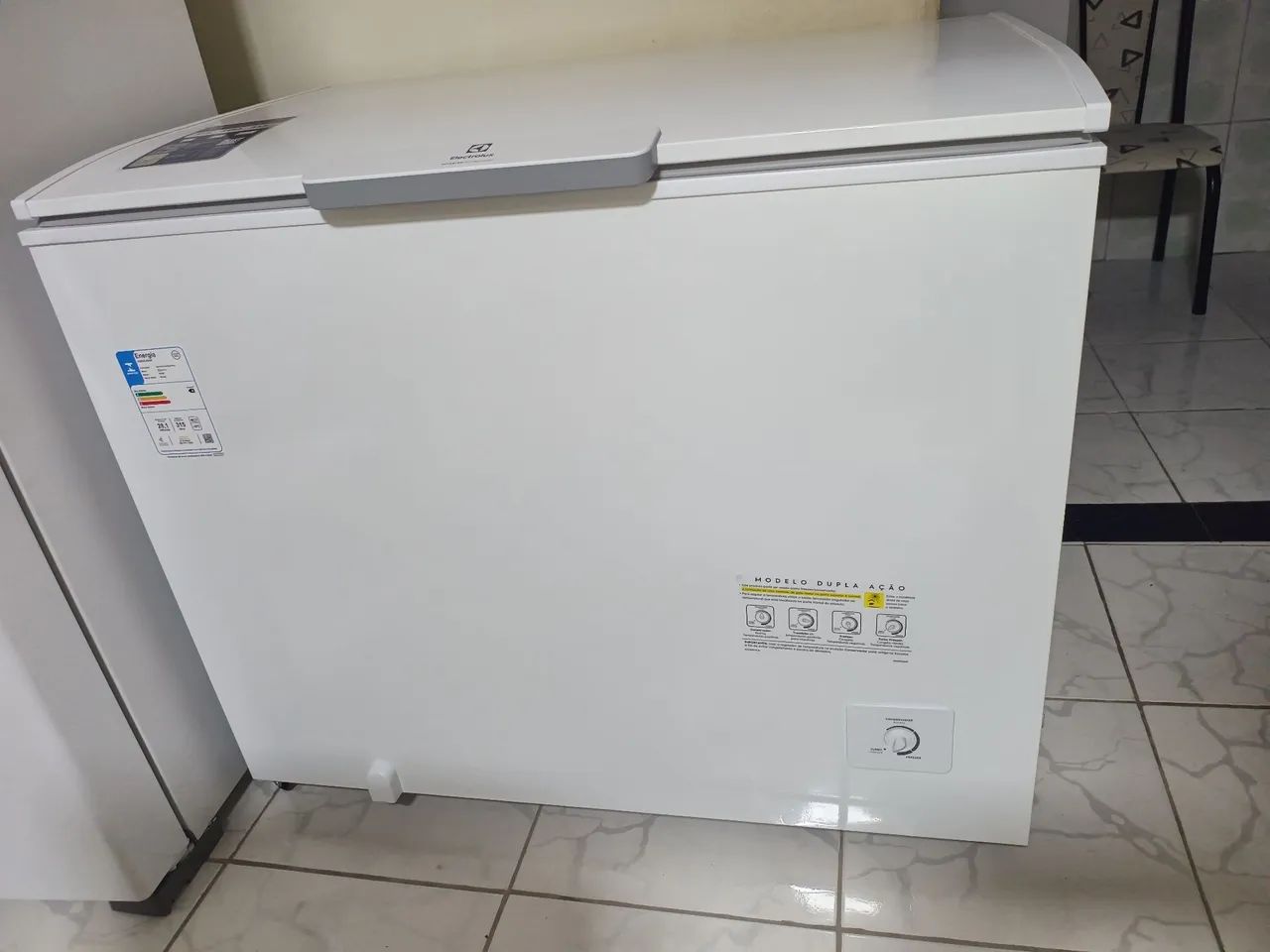 Vende freezer Eletrolux invert econômico bivolt 