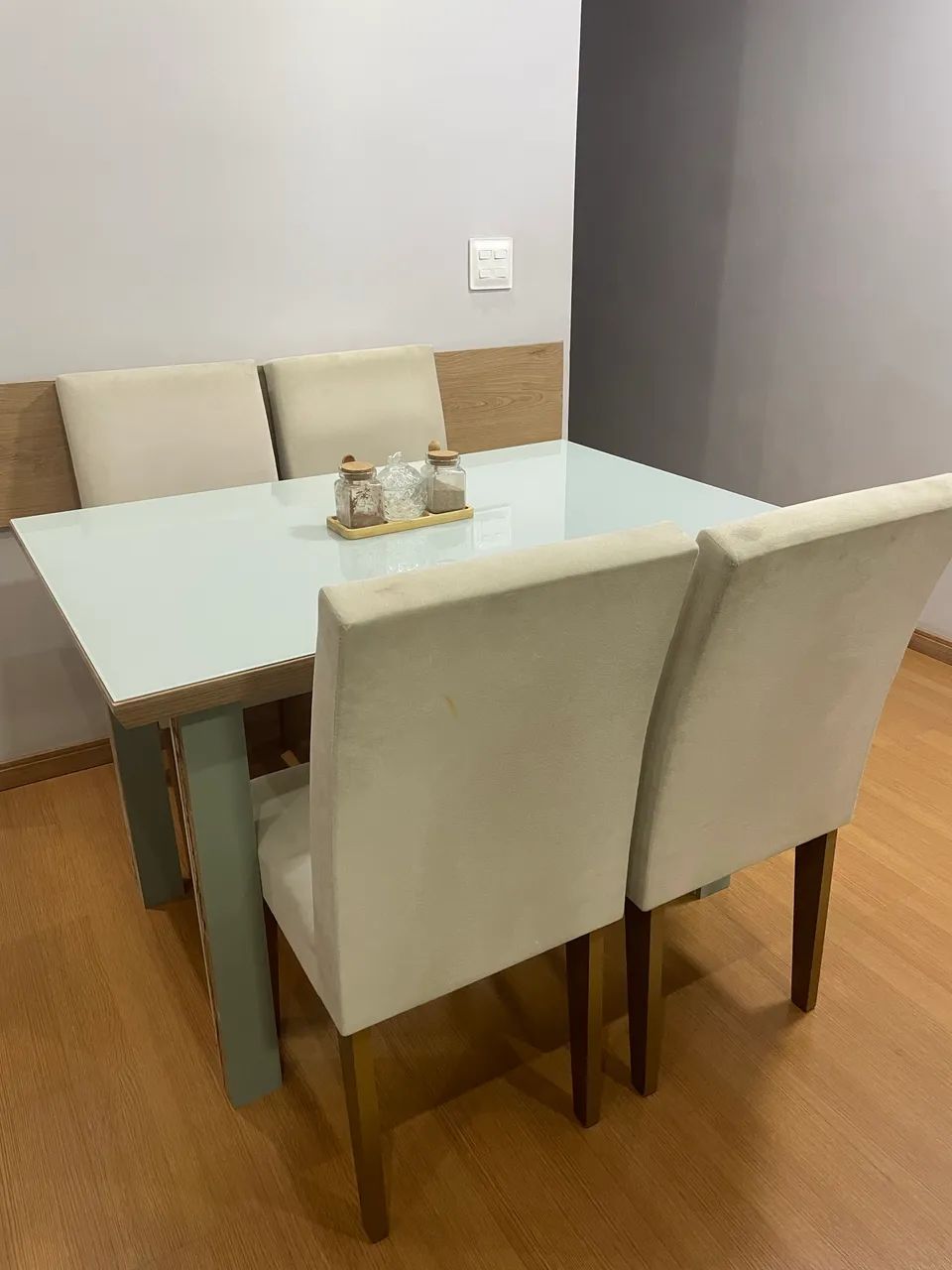 Mesa de jantar 4 cadeiras