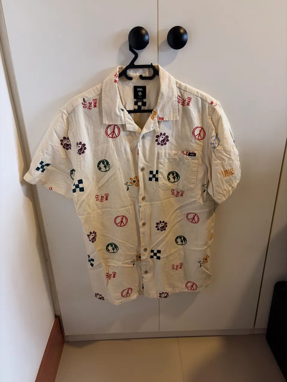 Lote Camisas e Camisetas: Zara, Baw e Vans - Foto 4