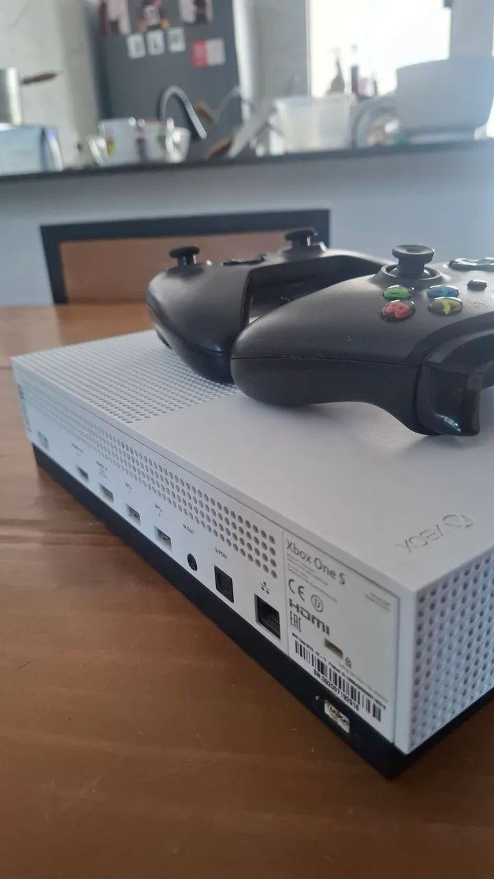 Xbox One S 1TB - Foto 2