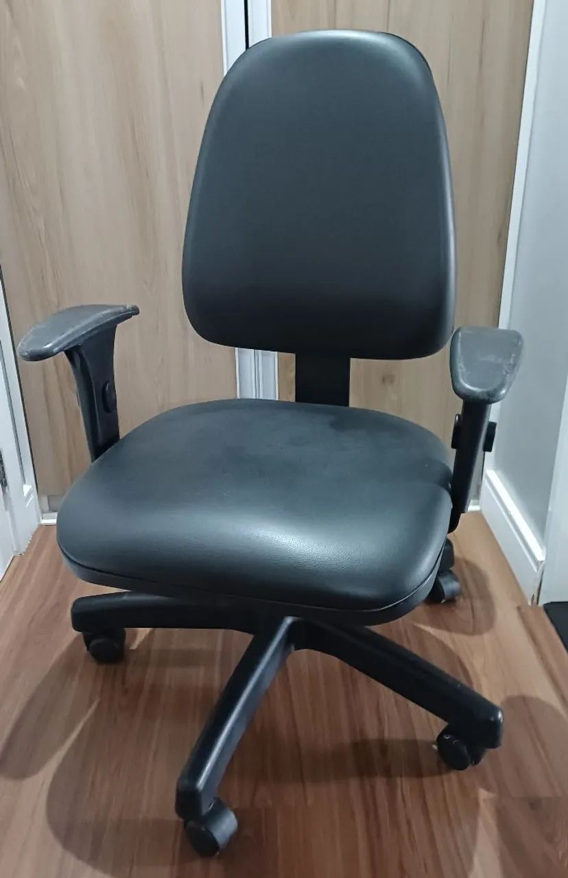 Cadeira escritorio em ótimo estado 