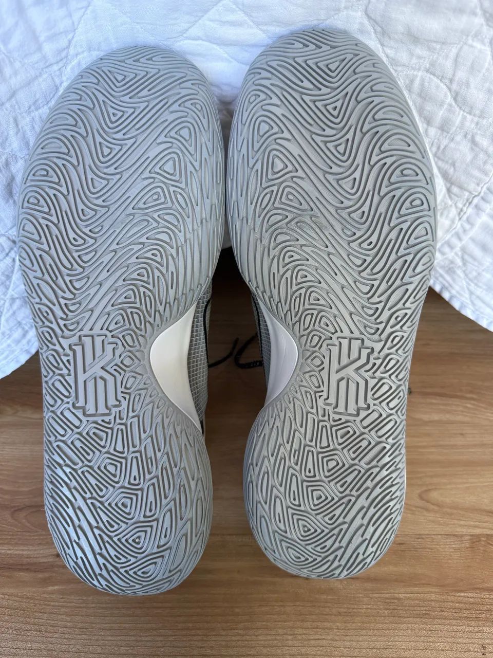 Nike Kyrie Flytrap 4 'Wolf Grey White' TAMANHO 46 - Foto 4