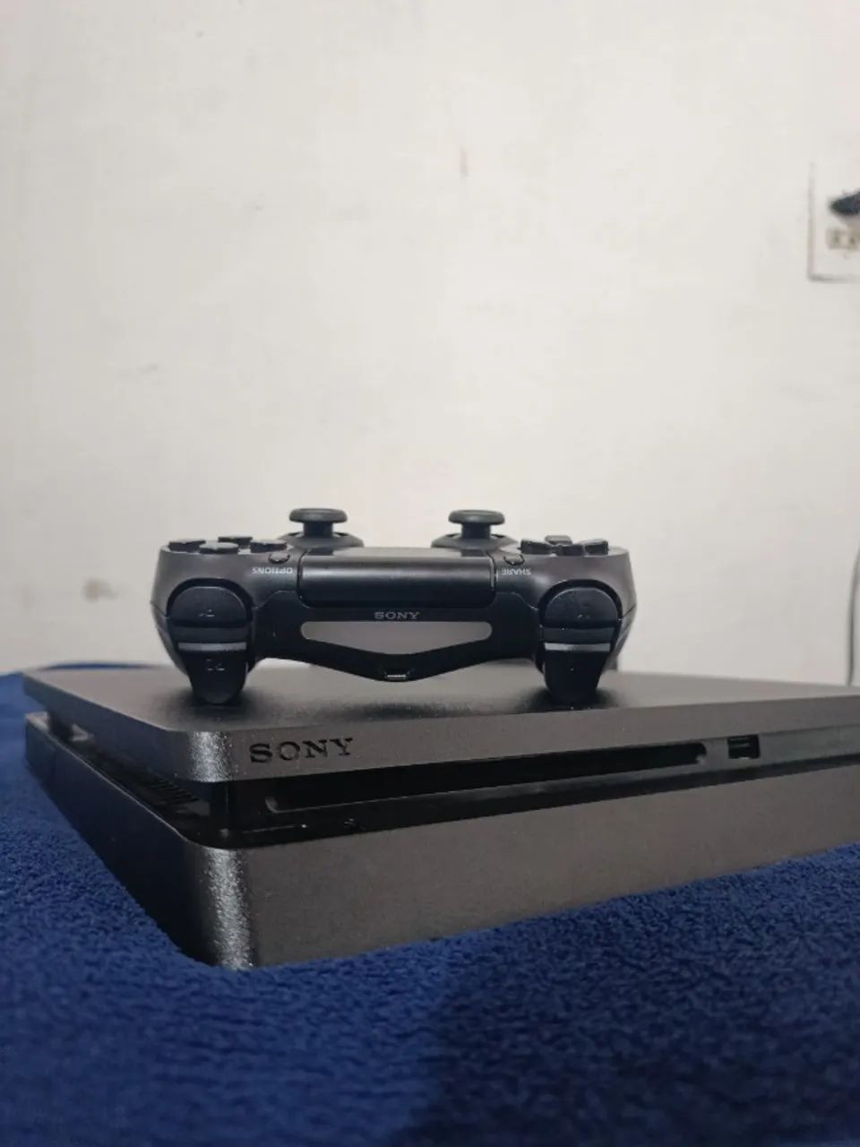 Playstation 4 slim + 30 jogos - bom e barato