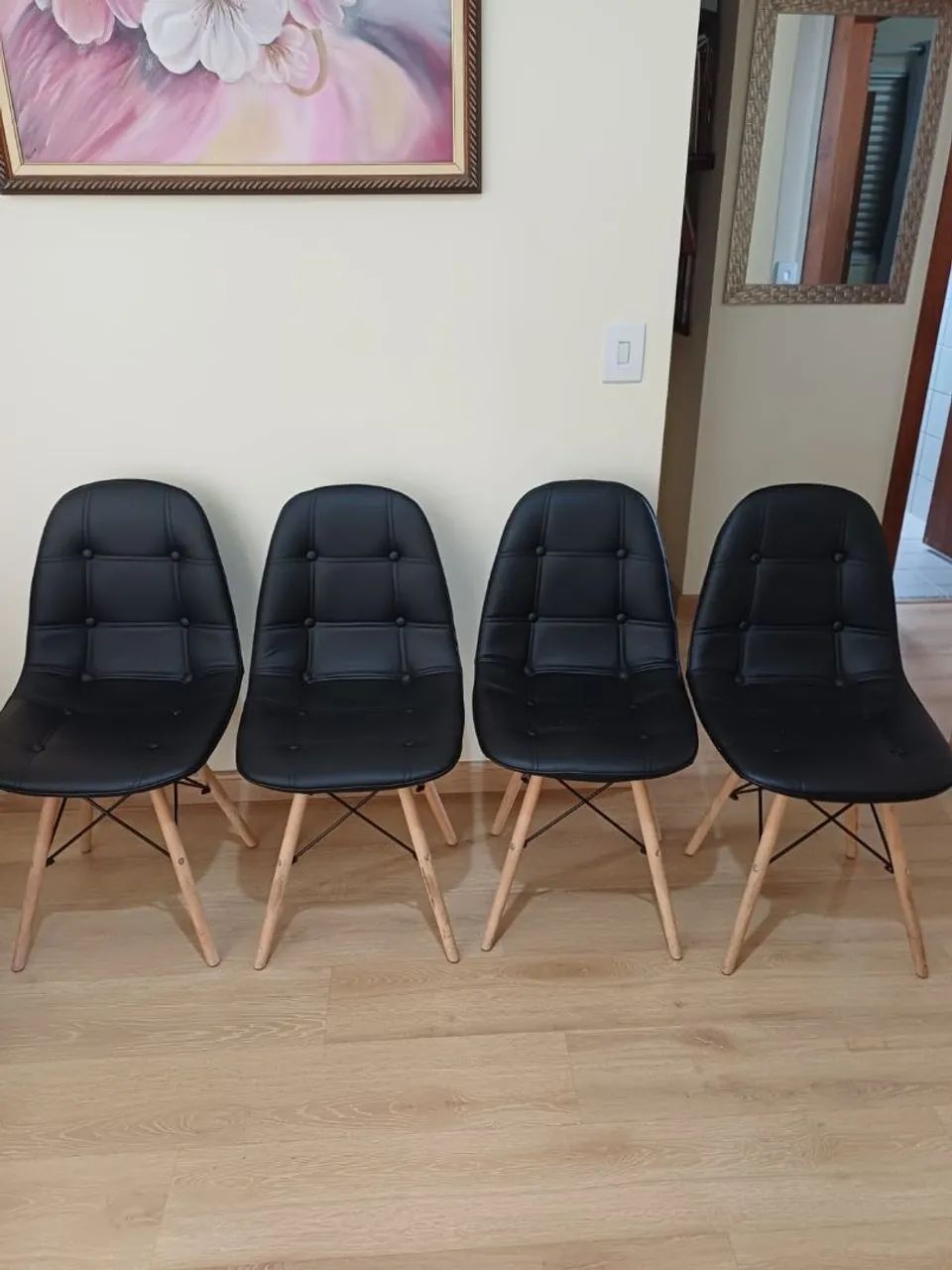 Jogo com 4 Cadeiras Charles Eames Eiffel Botonê Pretas - Perfeito Estado