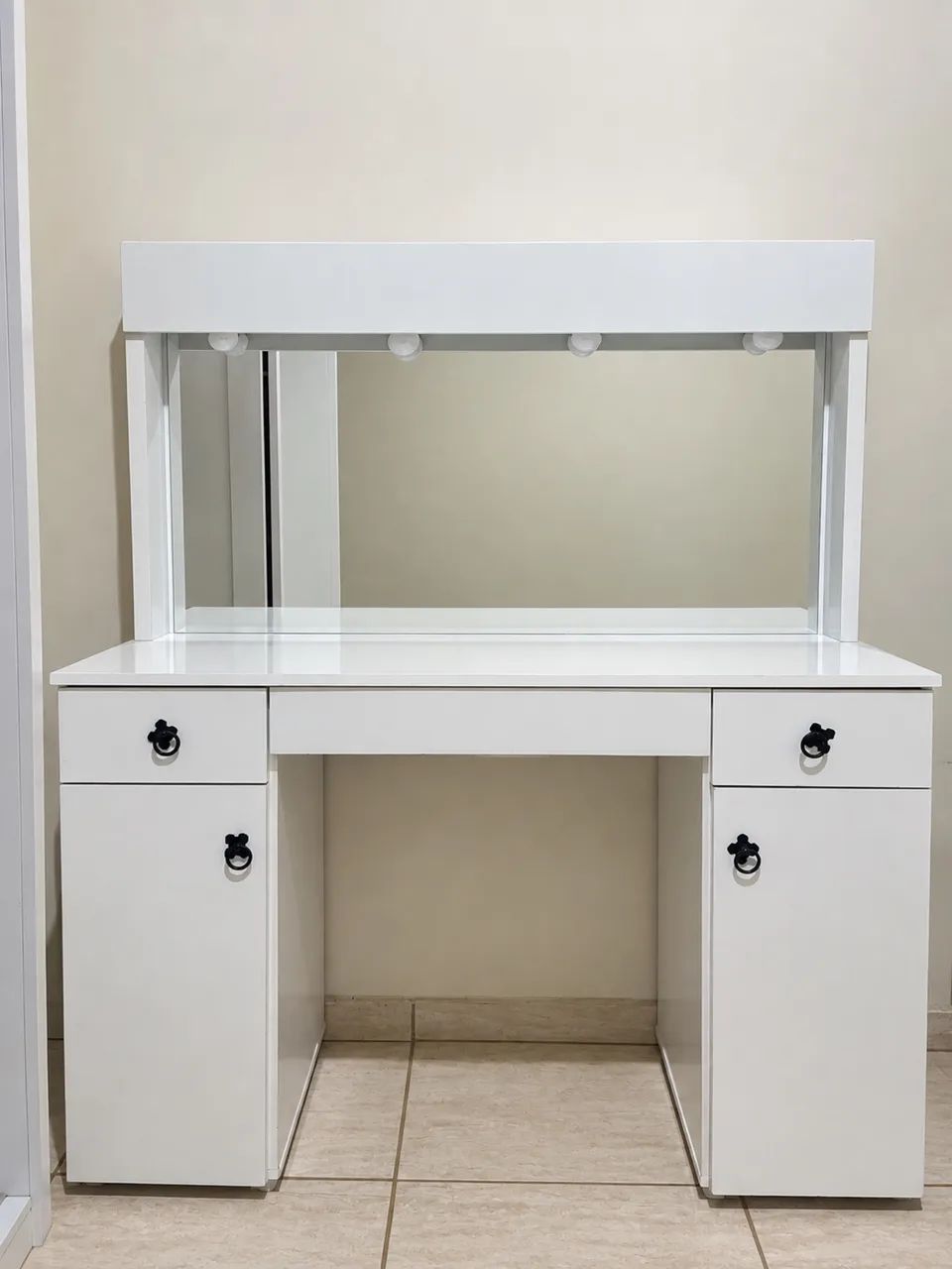 GUARDA ROUPAS E PENTEADEIRA 