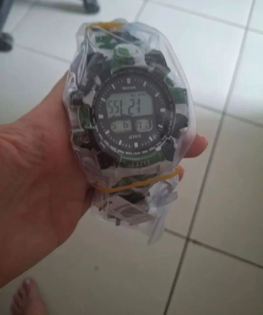 relógio dhp resistente a água,  estilo militar, com luz! - Foto 2
