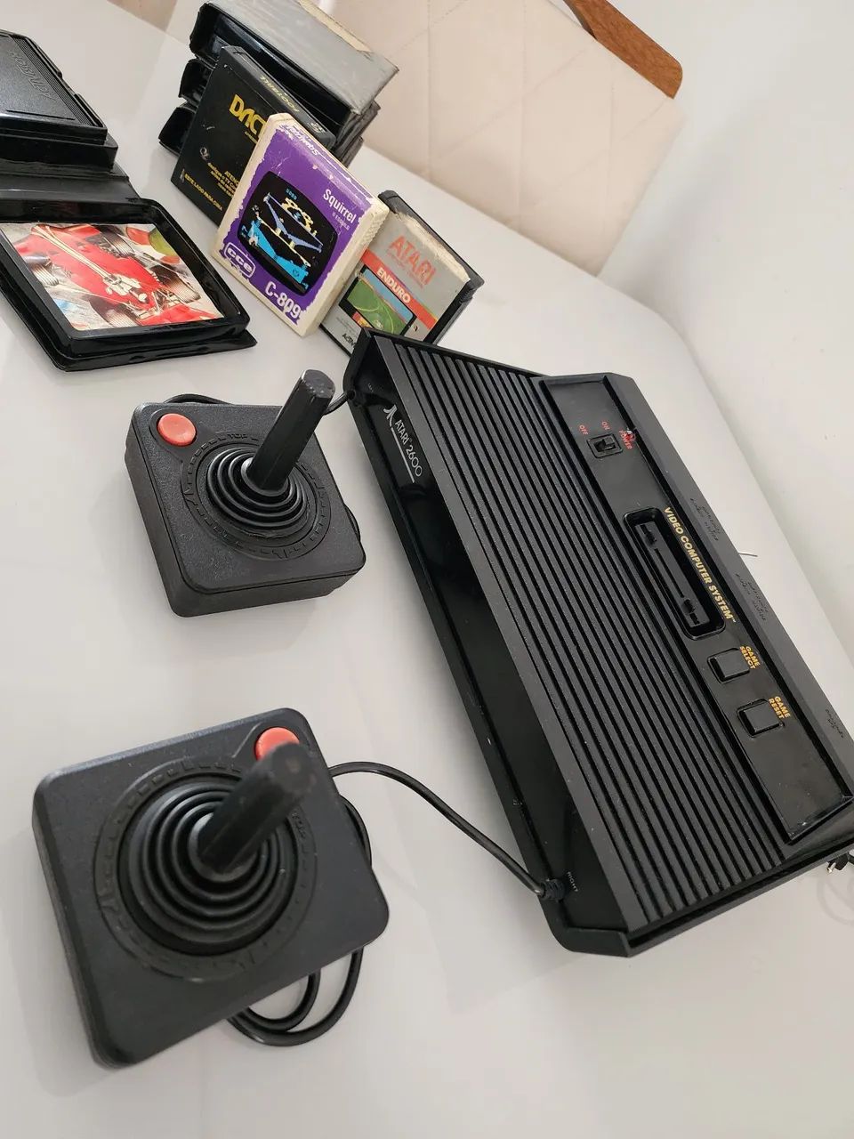 Vendo ou troco Atari 2600 + 4 jogos + 2 controles - Foto 3