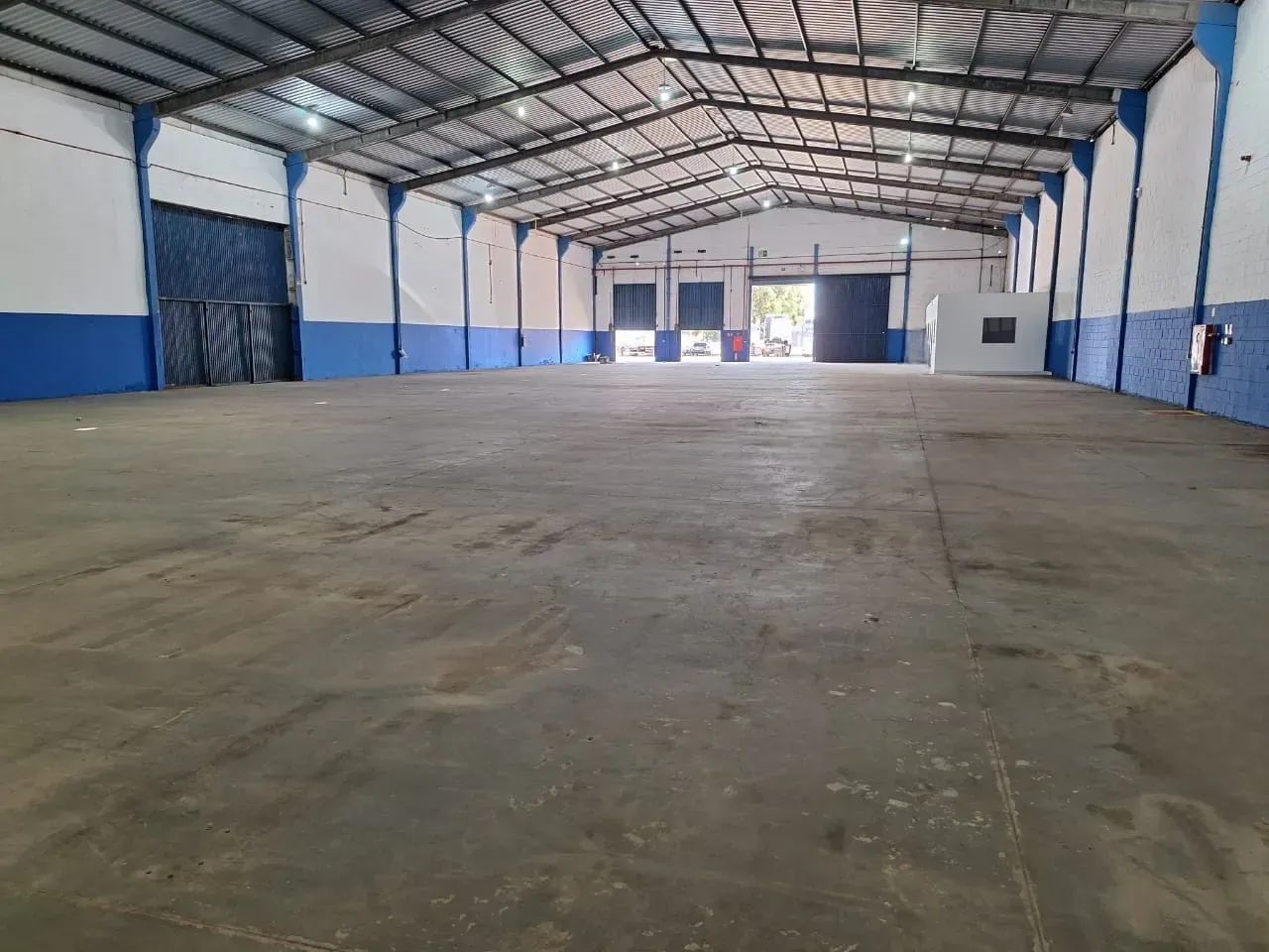 Alugo galpão / barracão com 1.500m² no Distrito Industrial - Cuiabá - MT - Foto 2