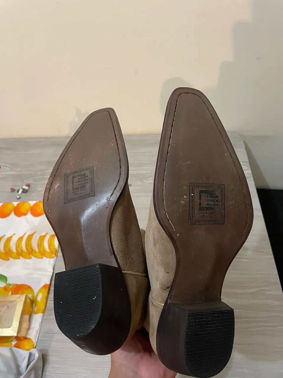 Bota feminina de couro - cano médio - Foto 4