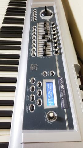 Controlador Midi Studiologic VMK-188 Plus (Grátis Pedal de Sustain PS-100)