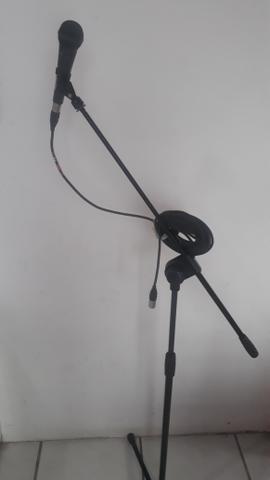 Microfone c pedestal