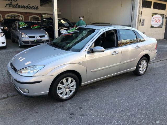 FORD FOCUS 2.0 GHIA SEDAN 16V