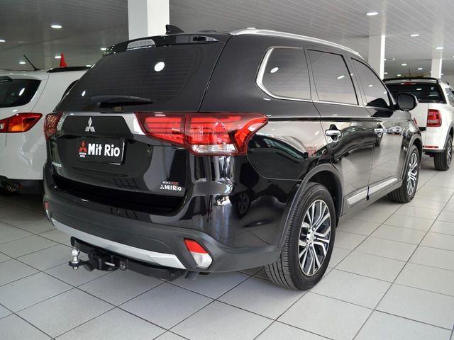 Mitsubish Outlander 2.2 Diesel 17/18 Preta - Foto 2