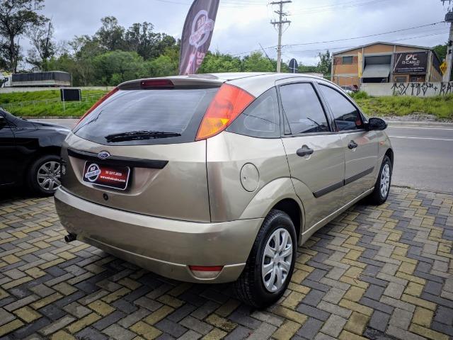 Focus Hatch 1.8 Ano 2003 - Foto 4