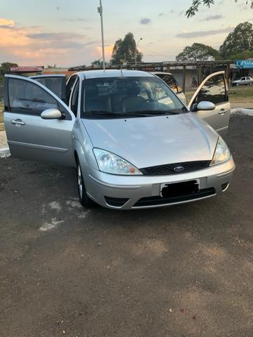 Ford Focus 2.0 Sedã 06/07 - GLX -