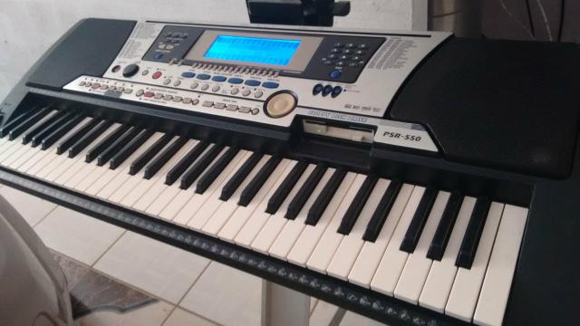 Teclado Yamaha PSR 550 semi novo watsap * - Foto 2
