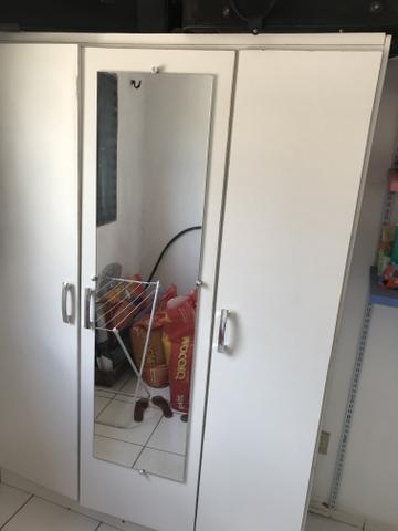 Guarda roupa branco 2 portas com espelho