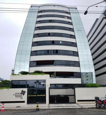 Apto com 4 suites + DCE em Jatiuca. 1ª quadra da praia bem prox. ao McDonald