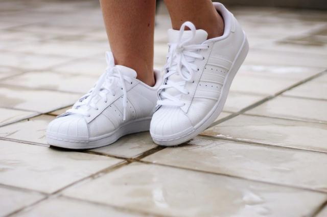 Adidas Total Black e total White - Foto 3
