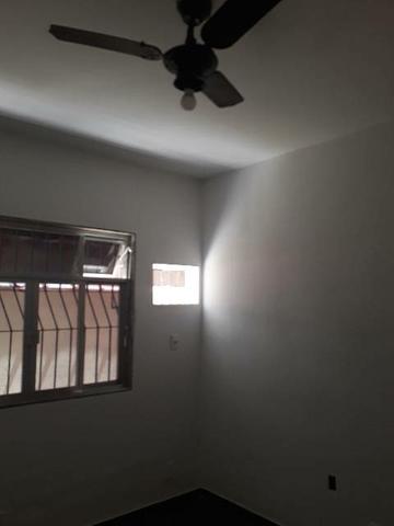 Alugo excelente casa em Vila residencial. - Foto 2