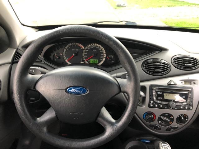 Ford Focus Hatch GLX 2.0 em excelente estado, segundo dono - Foto 7