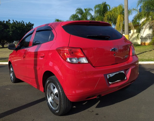 ONIX LT COMPLETO 2015