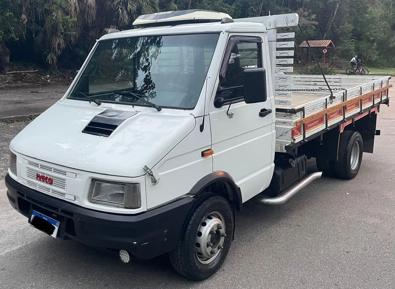 Iveco 6012 carroceria 4 toneladas biturbo eixo duplo - Foto 2