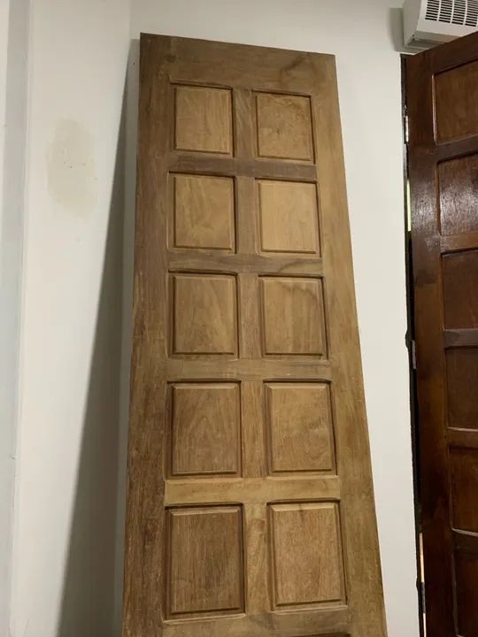 Vendo ótimoa uma porta de madeira  maciça pau darco nova - Foto 3