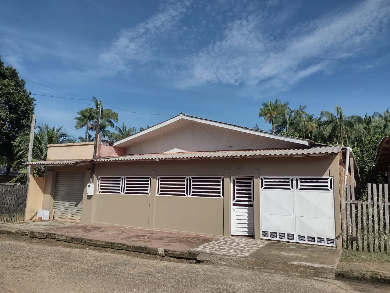 Vendo Casa com 3 quartos.