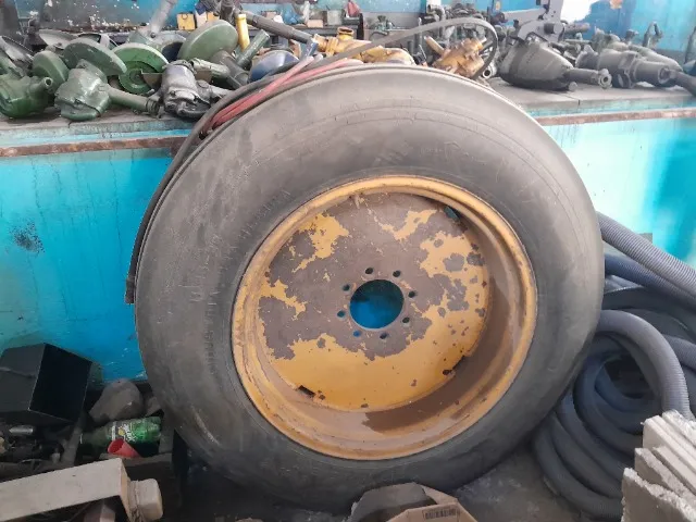Pneu 11.25-28 com roda