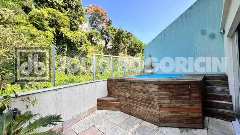 Cobertura à venda na Lagoa de 4 quartos, 219m² , piscina e 3 vagas.