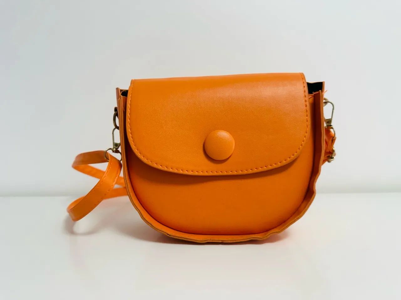 Bolsa Laranja com fecho magnético 16 cm x 19 cm