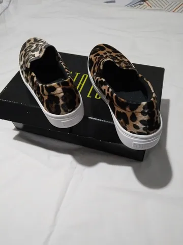 Tênis animal print.