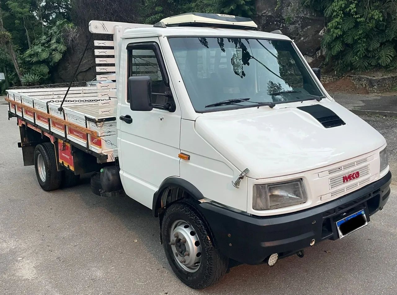 Iveco 6012 carroceria 4 toneladas biturbo eixo duplo