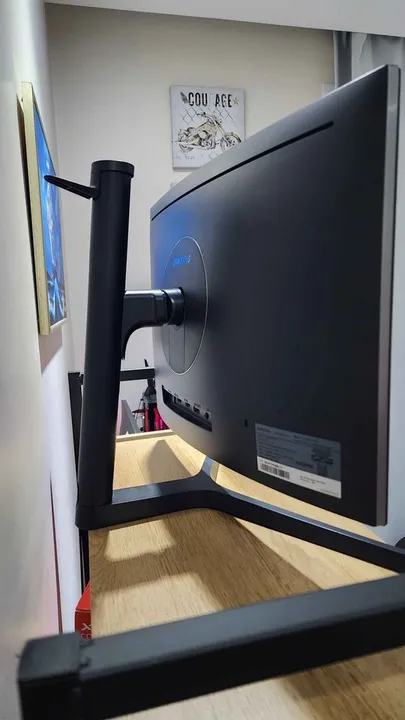 Monitor Samsung 24 pol. Tela curva