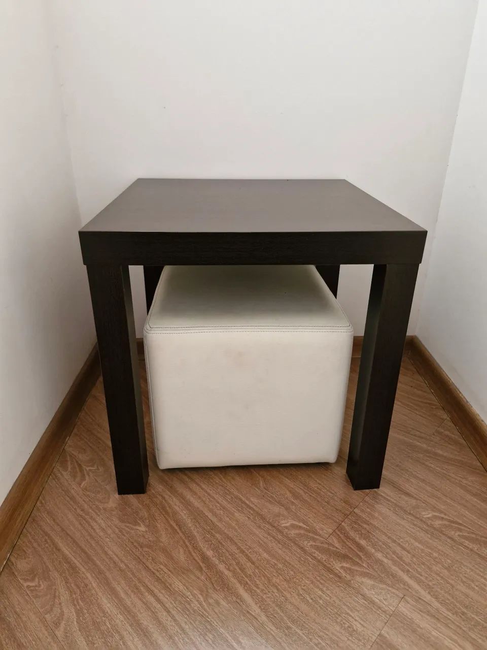 Conjunto de mesa lateral com puff - Foto 5